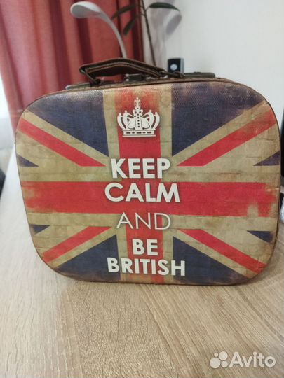 Чемодан декоративный