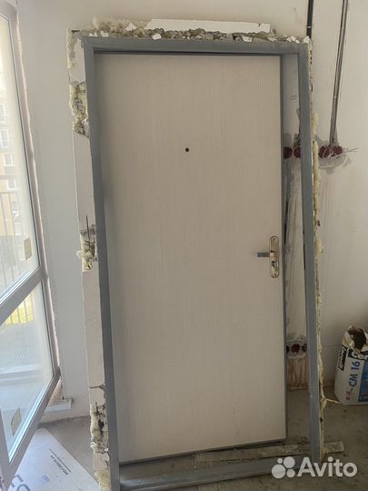 Продам входную дверь