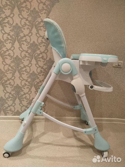 Детский столик и стульчик для кормления