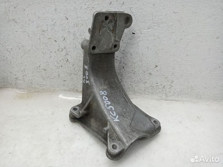 Кронштейн двигателя volkswagen passat B3 Правый