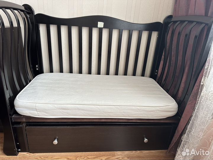 Кровать с маятником