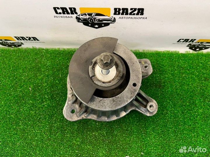 Опора двигателя правая R Mercedes-Benz C-class