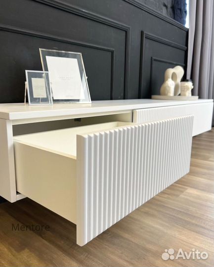 Тумба тв Filippo на опорах (с дверцами)