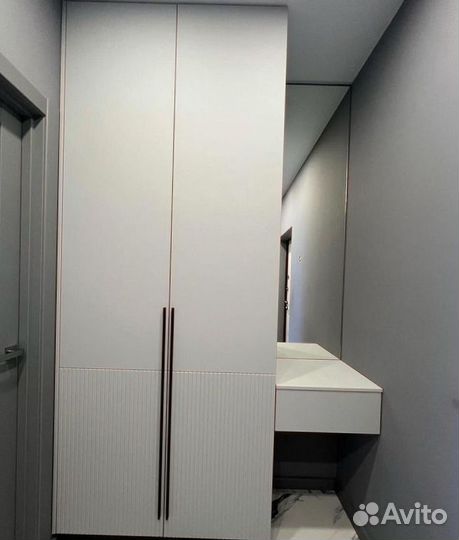 Шкаф зеркальный со склада