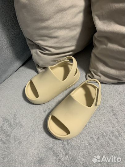 Продаю Сандали Yeezy Slide 25