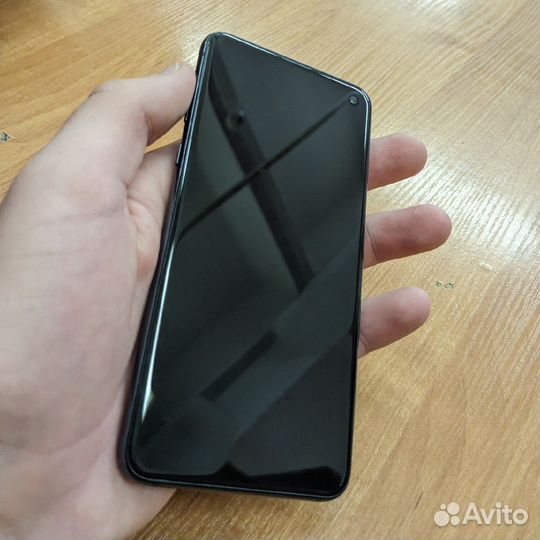 Samsung Galaxy S10e, 6/128 ГБ