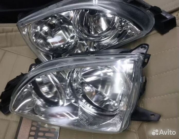 Фара на toyota avensis T220
