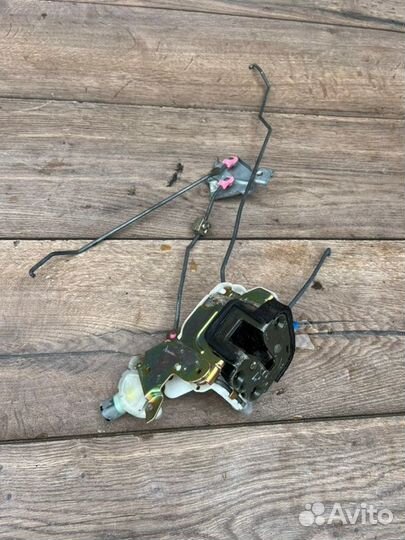 Замок двери передний правый Subaru Impreza GF6