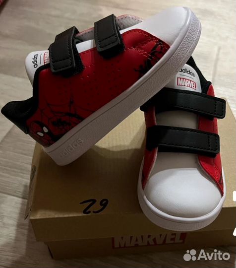 Кроссовки adidas marvel