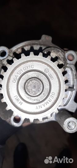 Водяная помпа Volkswagen Golf 6