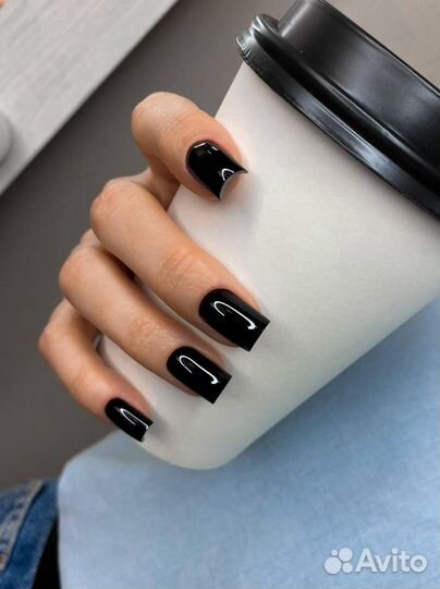 Маникюр и педикюр