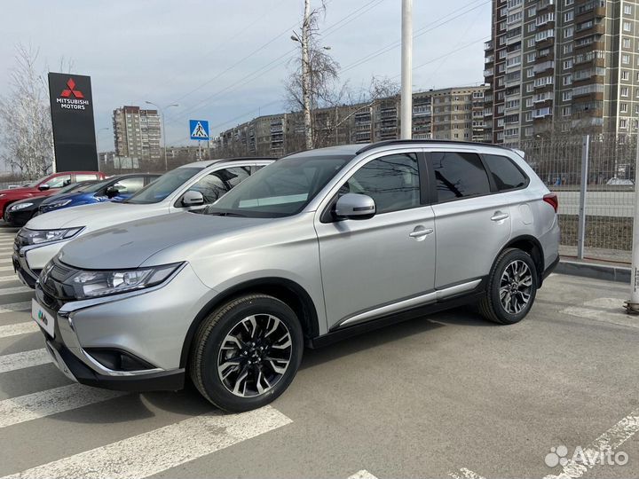 Mitsubishi Outlander 2.0 CVT, 2022