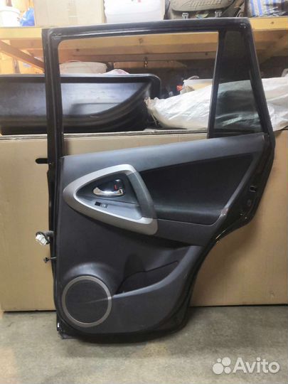 Дверь правая задняя на Toyota RAV 4 - 3 поколения