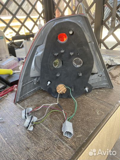 Задний фонарь Toyota Corolla E120