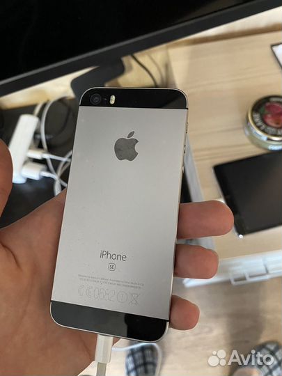 iPhone SE, 32 ГБ