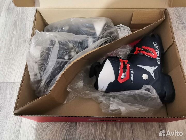 Горнолыжные ботинки atomic