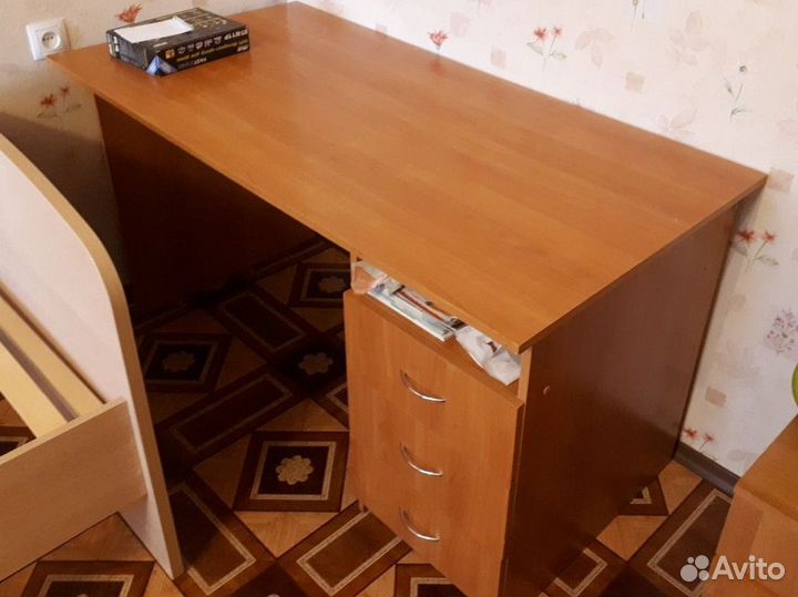 Стол письменный б/у