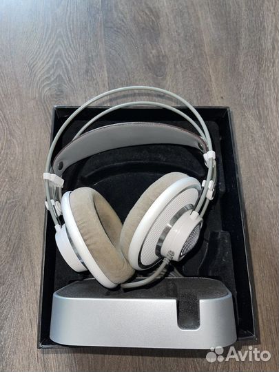 AKG K-701