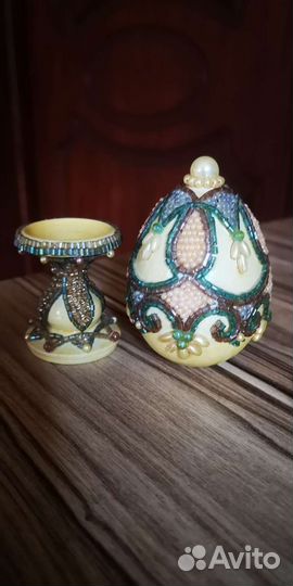 Яйцо пасхальное на подставке