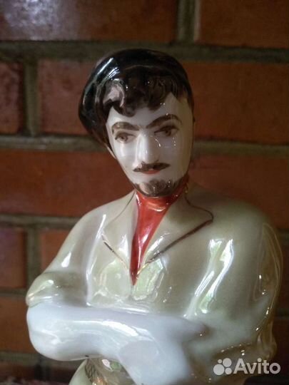 Статуэтка фарфор рыбак