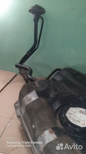 Бензобак с бензонасосом и заливной горловиной