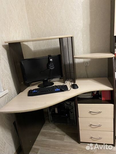 Компьютерный стол