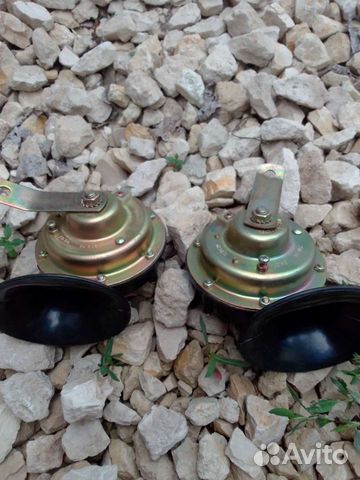 Два сигнала автомобильные на 24 в новые