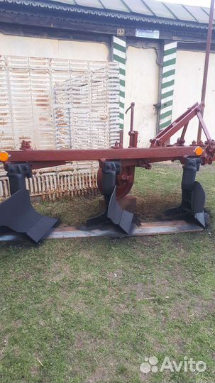 Плуг на трактор