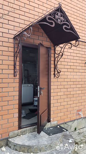 Козырек над крыльцом из металла