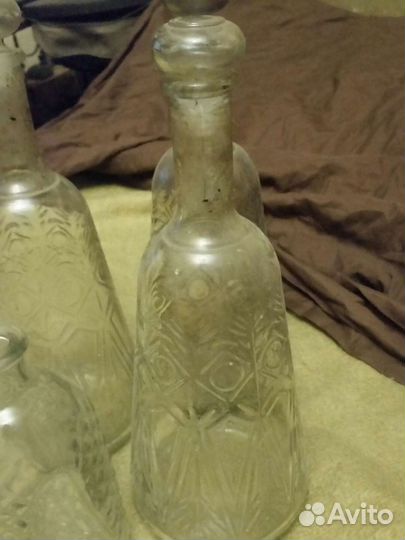 Графины, кувшины и стаканы