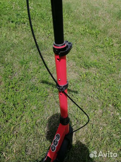 Самокат с ручным тормозом