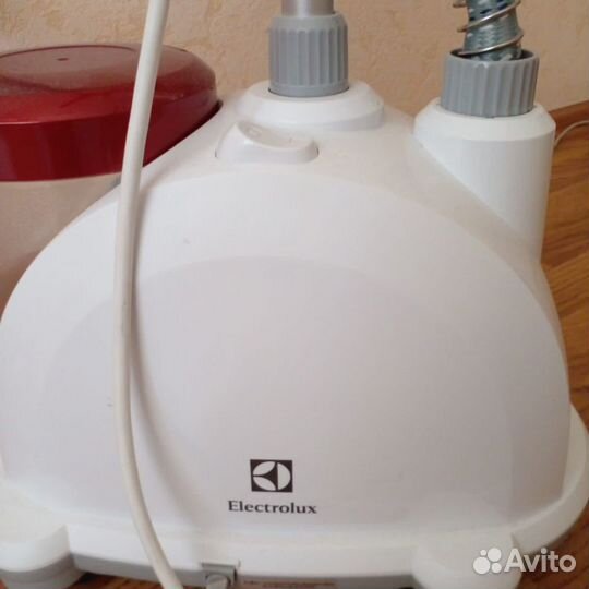 Отпариватель для одежды Electrolux
