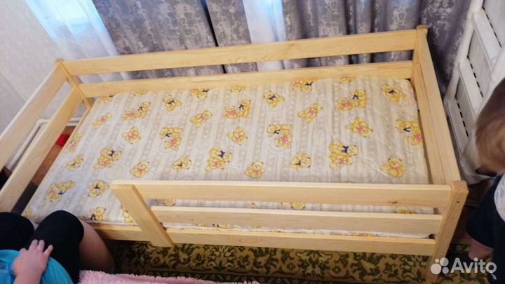 Детская кровать с бортиками
