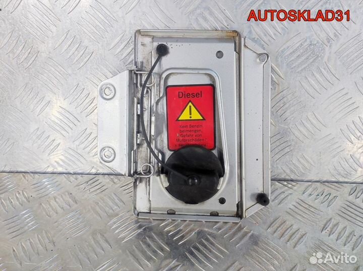 Лючок бензобака Mercedes Benz Sprinter 9017500003