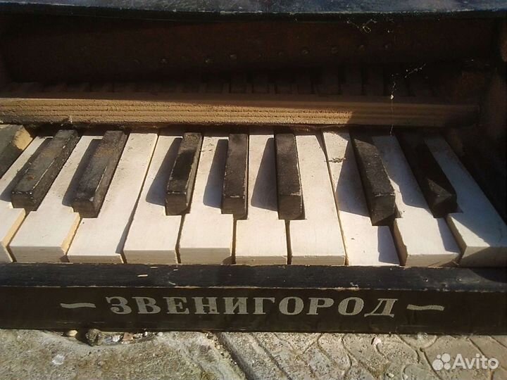 Игрушечное пианино, рояль. Черепаха. Свистулька