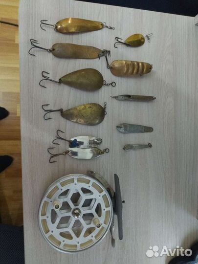 Катушка с блеснами