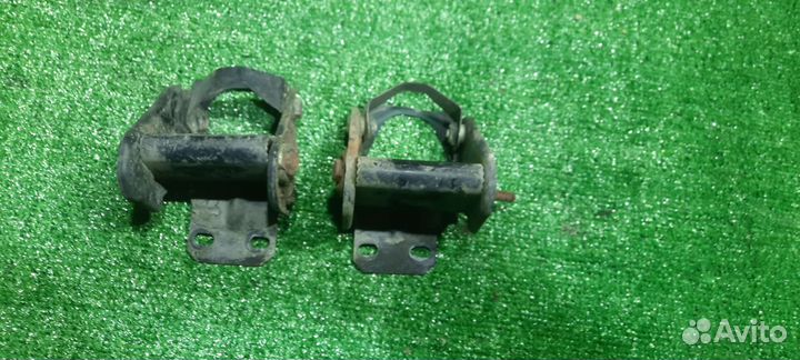 Кронштейн переднего усилителя бампера Audi 80 b4