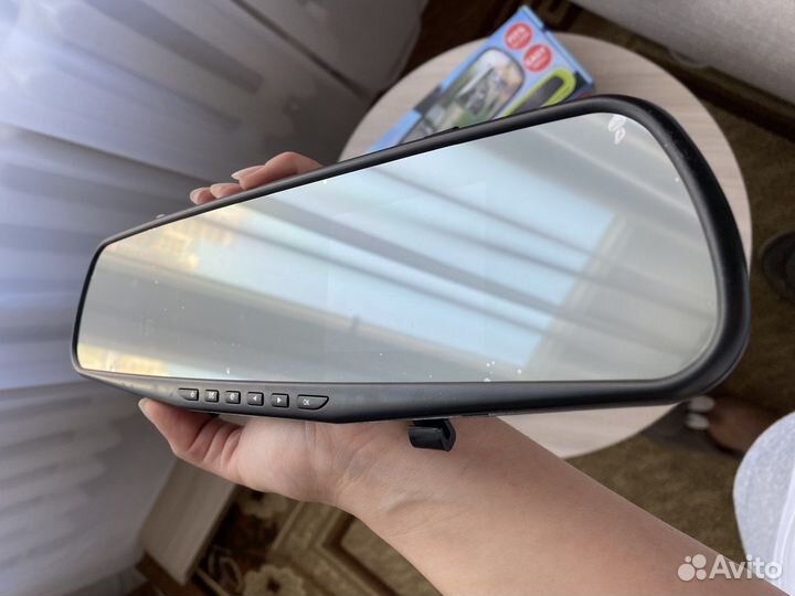 Автомобильный видиорегистратор-зеркало