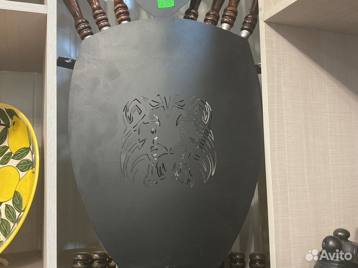 Щит с шампурами