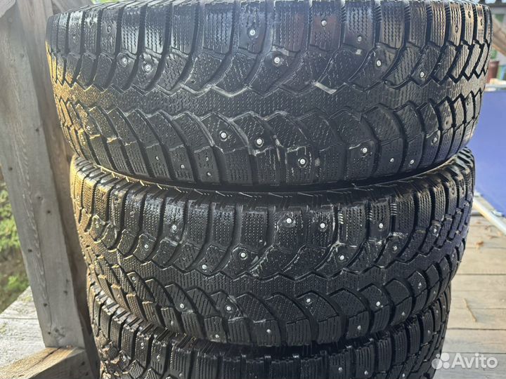 Bridgestone Blizzak Spike-01 205/70 R15 96T