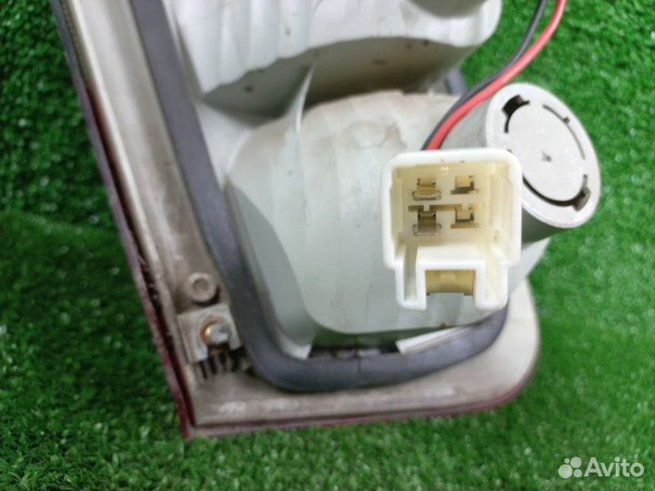 Фонарь задний правый Mitsubishi Carisma DA2A 4G93