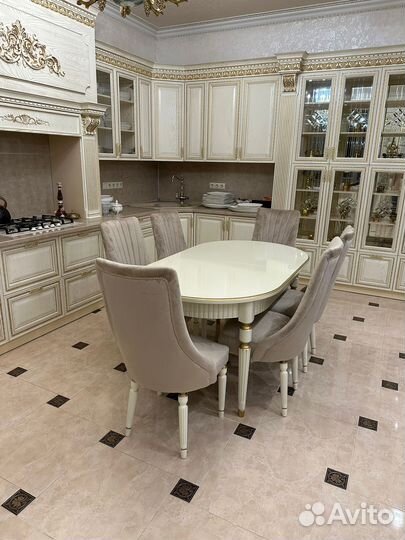 Стул / В наличии стулья