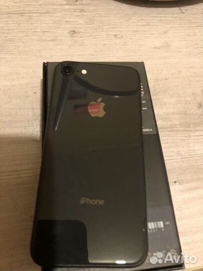 Телефон iPhone 8 64 gb
