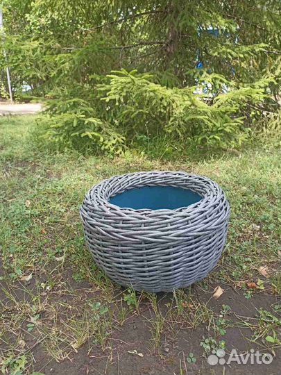 Кашпо из искусственного ротанга