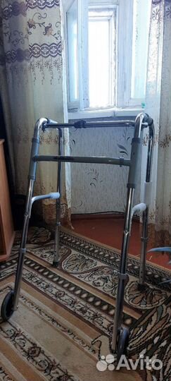 Ходунки для взрослых с колесами