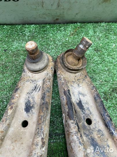 Рычаг передний левый правый Mazda Demio 2 DY5