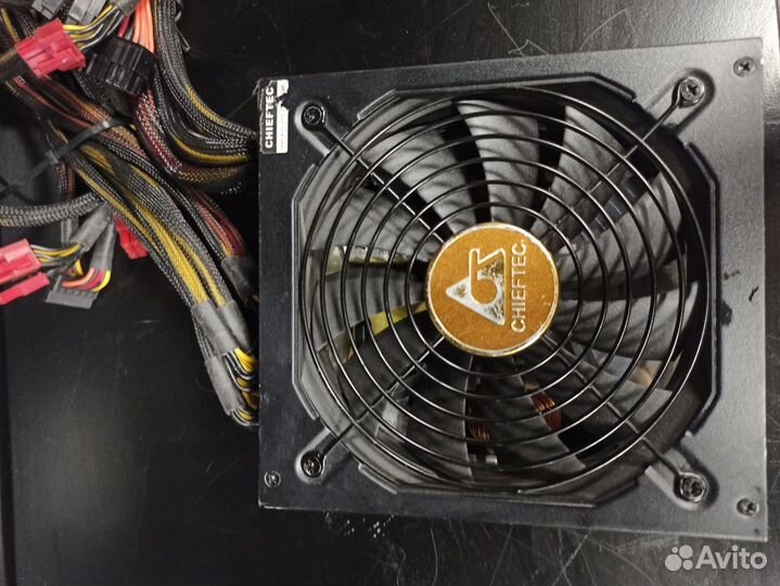 Блок питания Chieftec - 1000w1