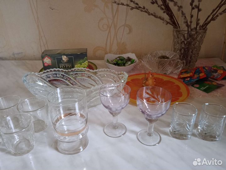 Салатник. Фужеры. Графин. Рюмки цветное стекло