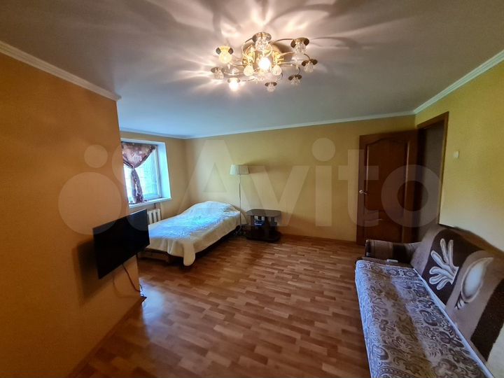4-к. квартира, 80 м², 1/6 эт.