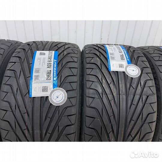 Triangle TR968 295/35 R24